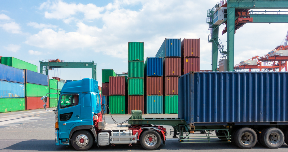 Stacked,Containers,Waiting,For,Drayage